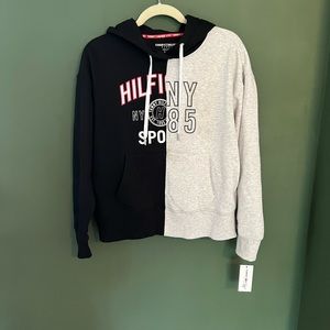 NWT! TOMMY HILFIGER - women’s sweatshirt with hood, size M, in perfect condition